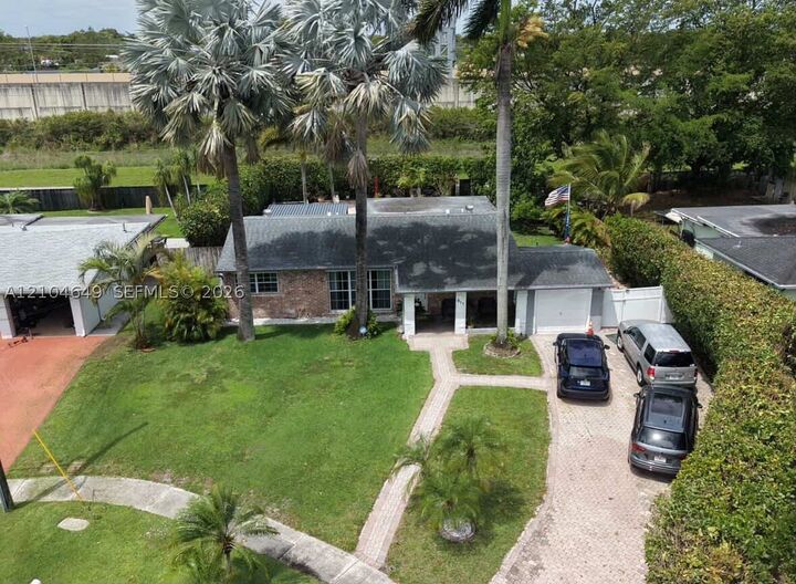 Property Photo:  911 SW 51st Ave  FL 33317 