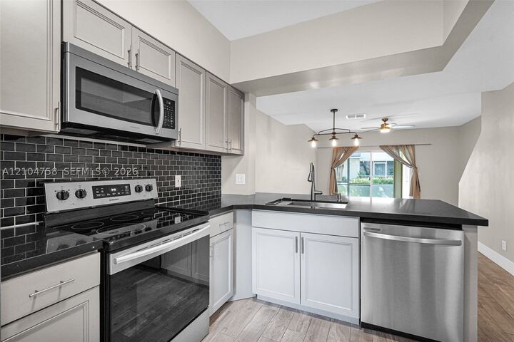 Property Photo:  175 SW 96th Ave  FL 33324 