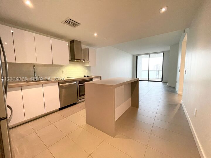 Property Photo:  1600 NE 1st Ave 2605  FL 33132 