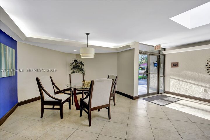 Property Photo:  520 SE 12th St 305  FL 33004 