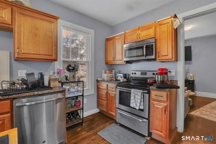 Property Photo:  66 Burnside Avenue  CT 06108 