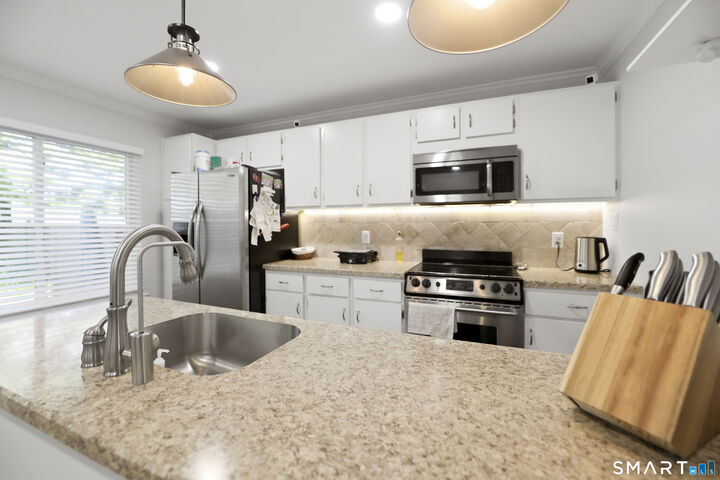 Property Photo:  1463 Black Rock Turnpike 3  CT 06825 