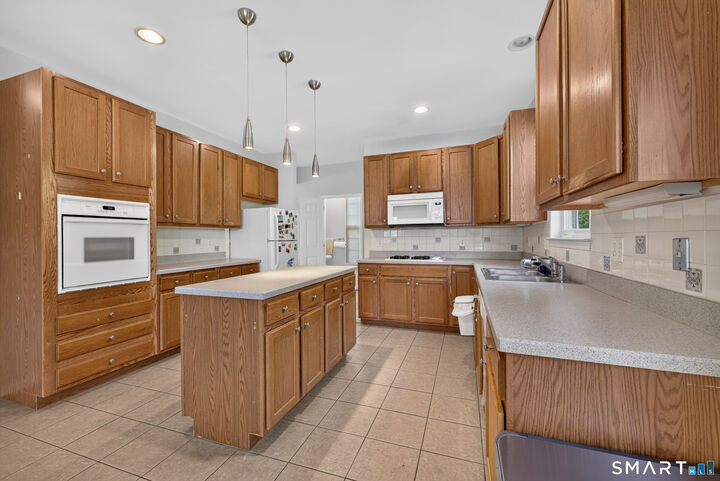 Property Photo: 25 Auburn Way CT 06790