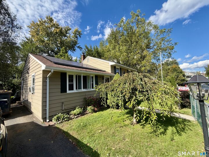 Property Photo:  32 Elliott Street  CT 06451 
