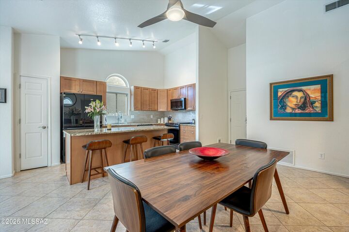 Property Photo:  1460 E Desert Starling Lane  AZ 85737 