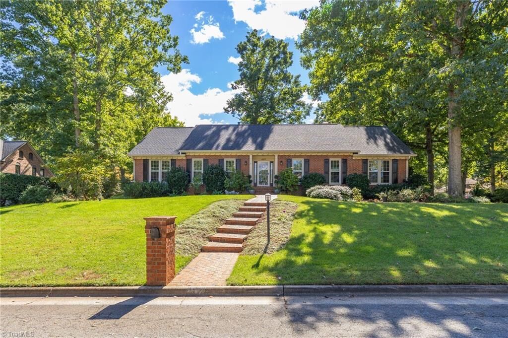 Property Photo: 4607 Kenbridge Drive NC 27410