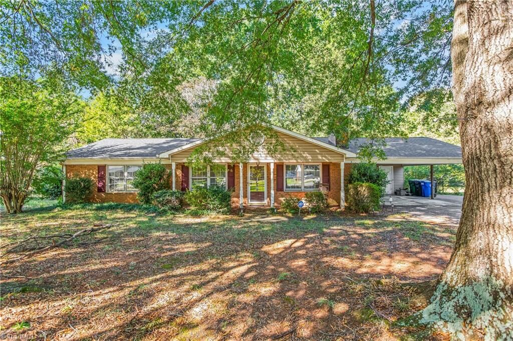 Property Photo:  466 Pine Forest Drive  NC 27284 