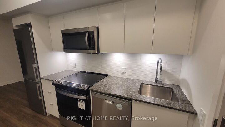 Property Photo: 500 Wilson Avenue 809 ON M3H 0E5