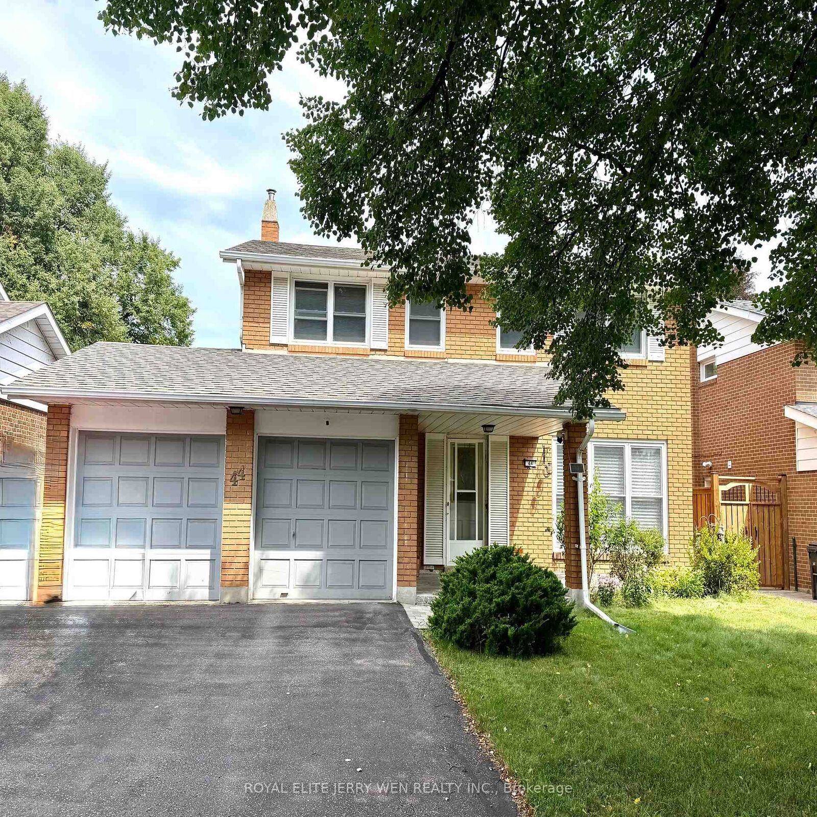 Property Photo: 44 Castledene Crescent ON M1T 1S1