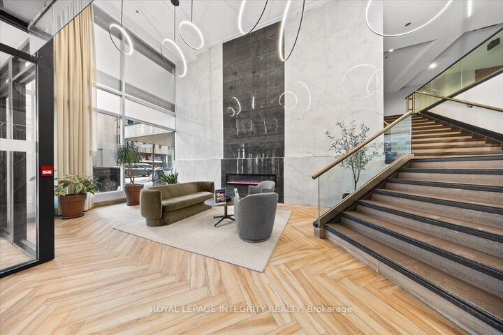 Property Photo:  161 Laurier Avenue W 1204  ON K1P 5J2 