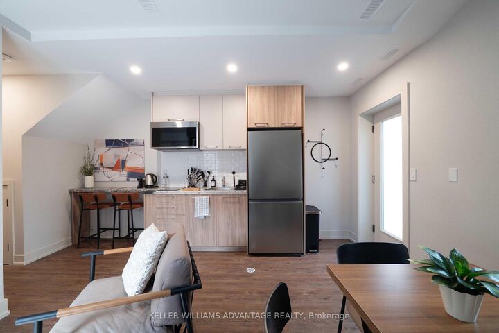 Property Photo:  23 Ross Street 2  ON M5T 1Z8 