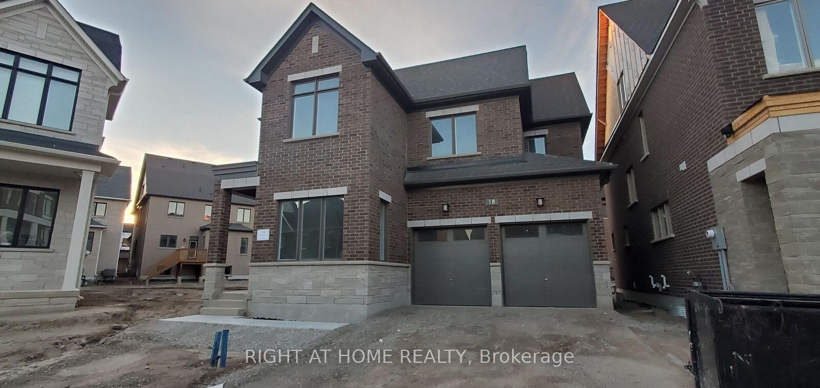 Property Photo:  18 Kings Hill Drive  ON L7A 0B8 