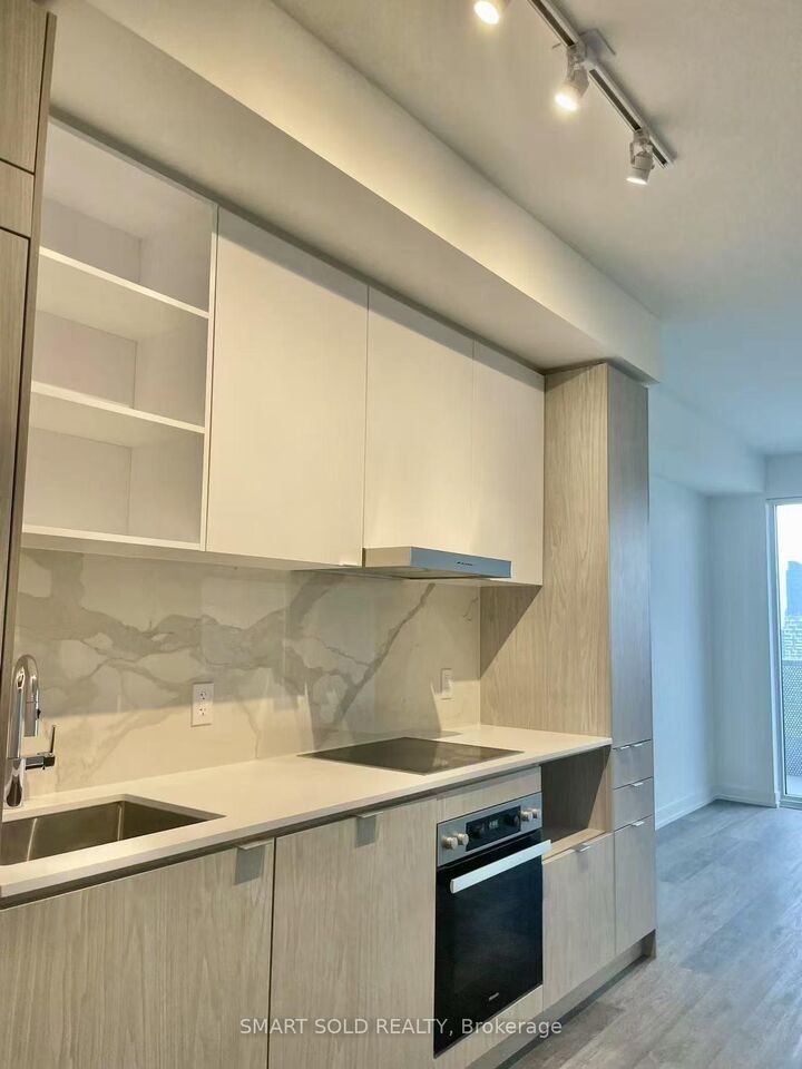 Property Photo:  55 Cooper Street 5502  ON M5E 0G1 