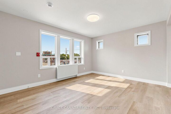 Property Photo:  71 Sanford Avenue S Unit 9  ON L8M 2G7 