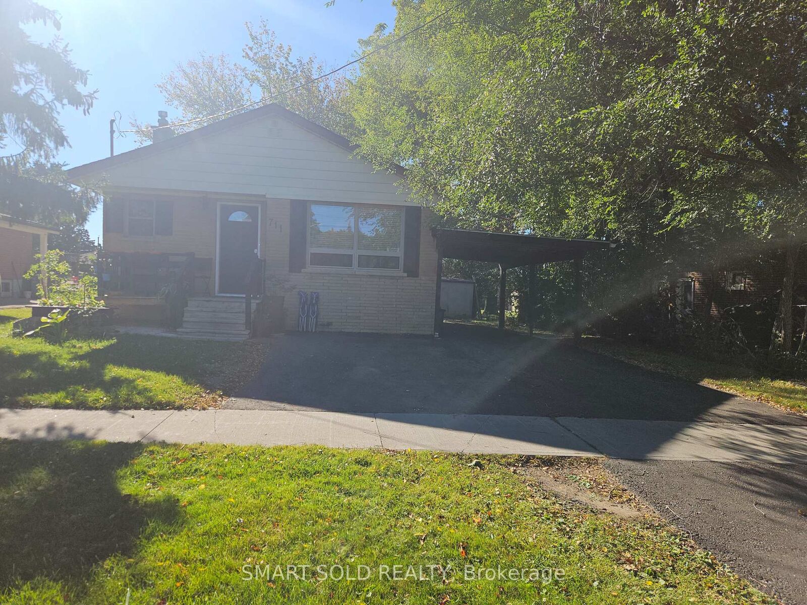 Property Photo:  711 Dunlop Street W Bssement  ON L1N 1V4 