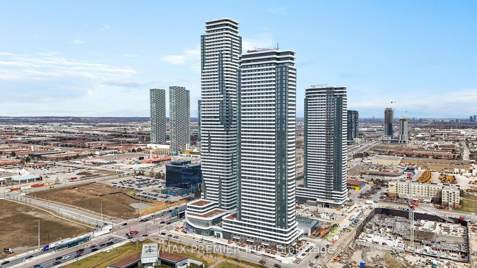 Property Photo: 195 Commerce Street 3712 ON L4K 0P9