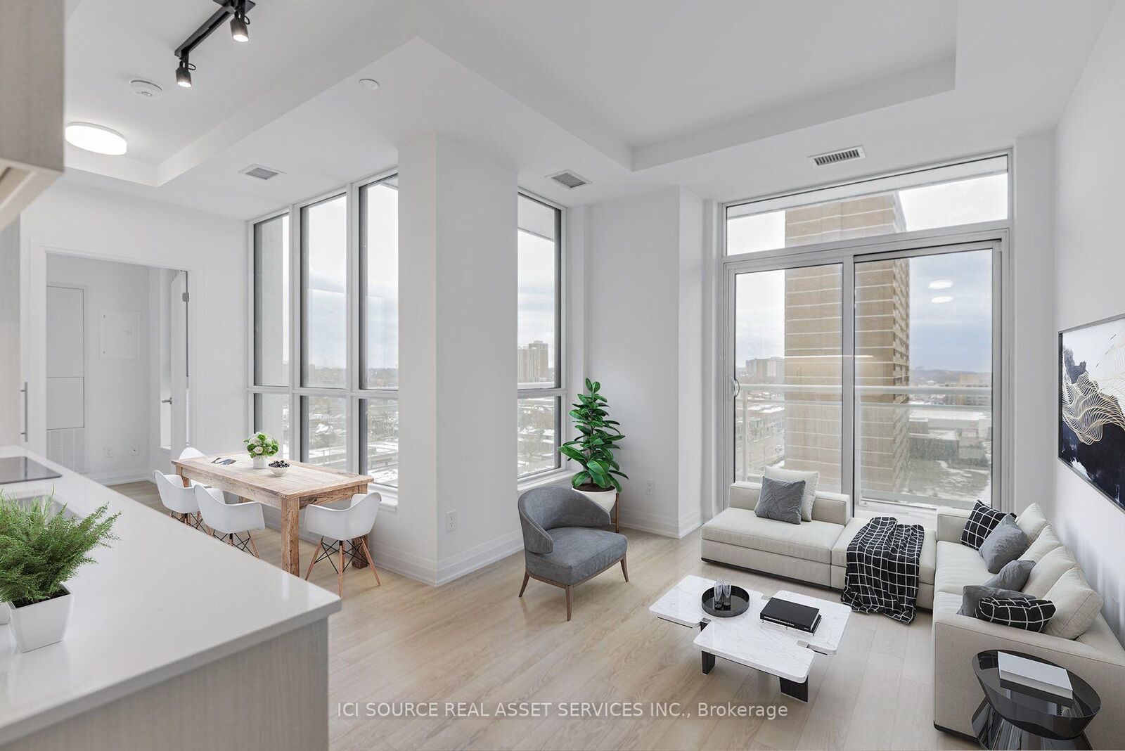 Property Photo: 286 Main Street 905 ON M4C 5K7