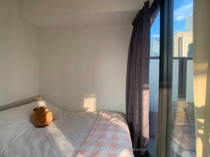 Property Photo:  215 Queen Street W 1201  ON M5V 0P5 