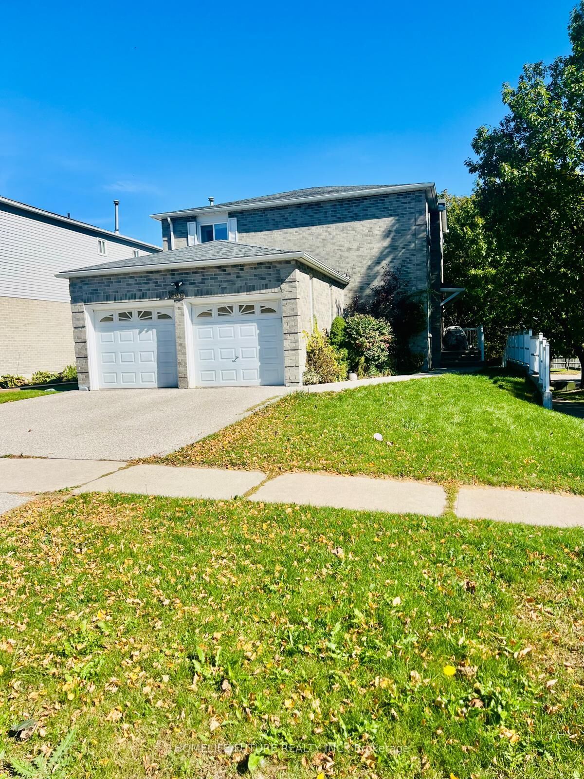 Property Photo:  1669 Beaton Way Main &Amp 2nd  ON L1X 1X7 