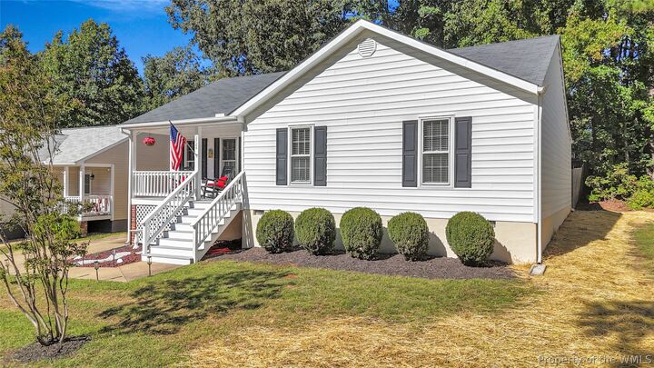 Property Photo: 2724 Glen Point Circle VA 23233