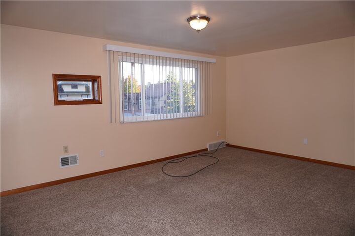Property Photo: 152 Highland Avenue Flr 2 PA 15229