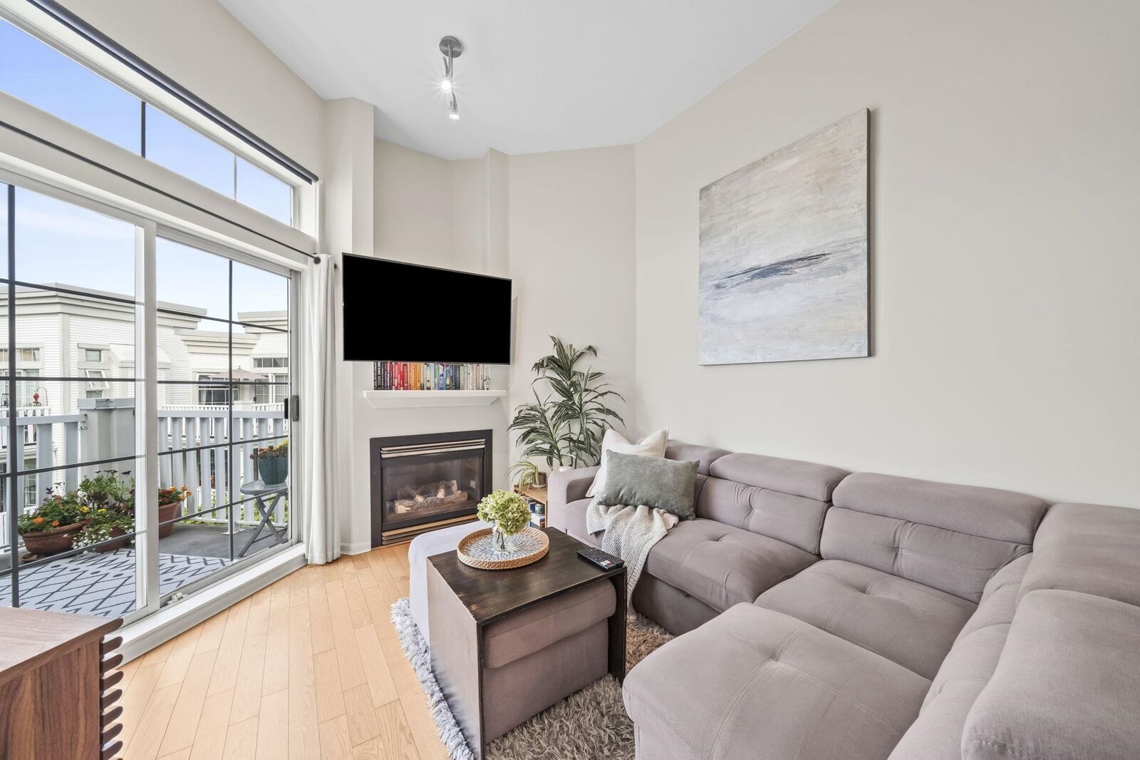 Property Photo:  147 E 1st Street 413  BC V7L 1B2 
