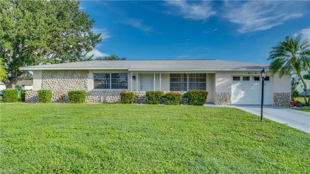 Property Photo:  401 Parkside St  FL 33936 