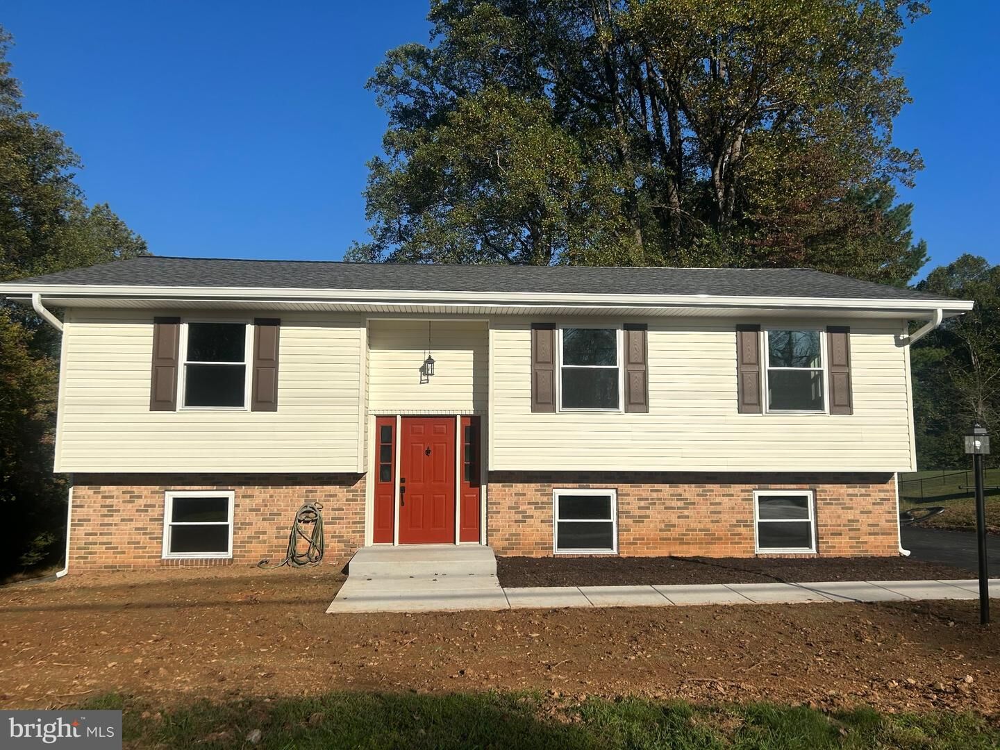 Property Photo: 11825 Cornwell Drive VA 20112