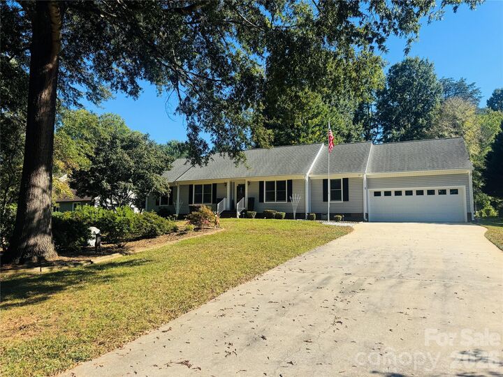Property Photo: 107 Tremont Drive NC 28147