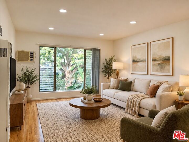 Property Photo: 7704 Romaine St, Unit 6 CA 90046