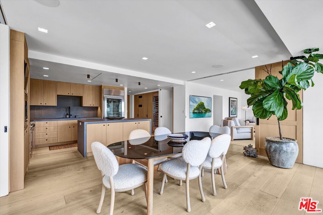 Property Photo: 999 N Doheny Dr, Unit Ph1 CA 90069