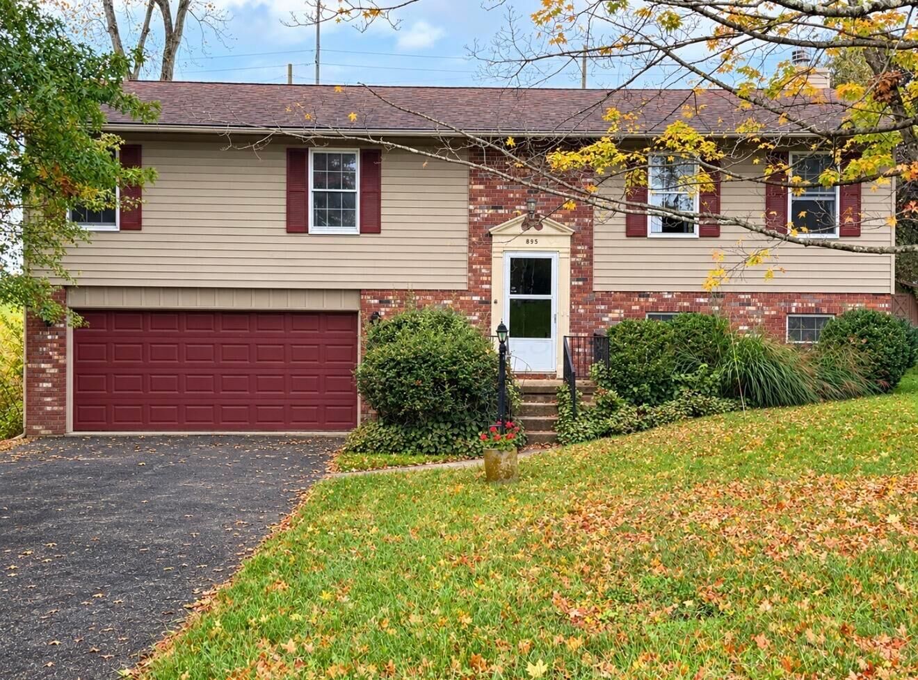 Property Photo:  895 Forest Hills Road  OH 43056 