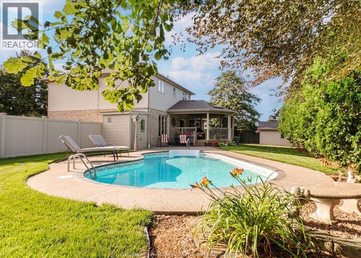 Property Photo:  128 Pheasant Run Drive  ON N8L 0Z7 