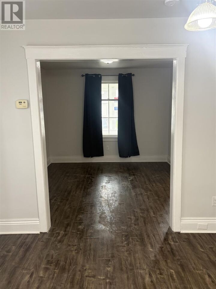Property Photo:  301 Beverley St  ON P6A 1S3 