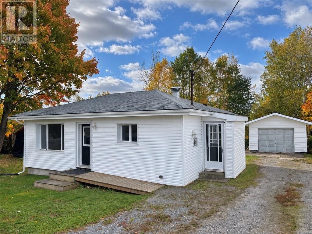Property Photo:  1581 Lakeshore Drive  ON P3N 1L3 