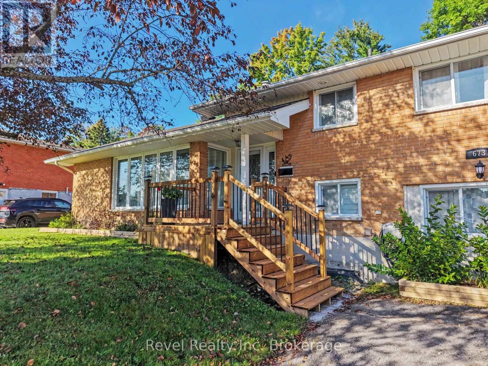 Property Photo: 673 Laurentian Avenue ON P1B 7T8