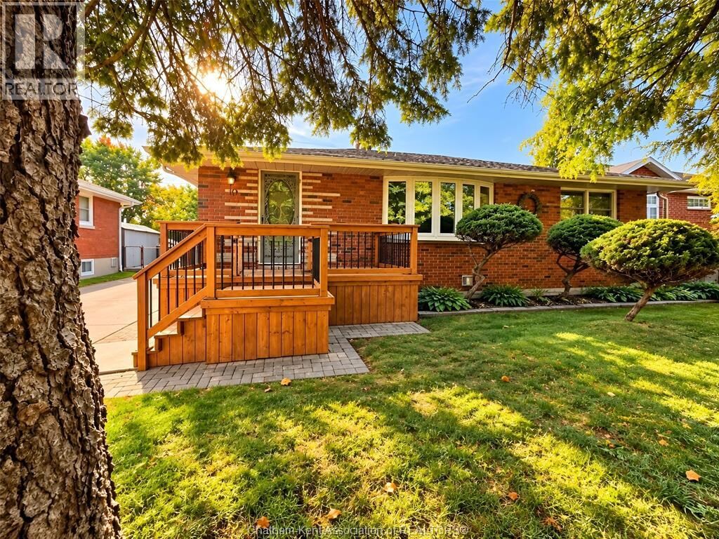 Property Photo: 10 Birchwood Street ON N7M 3Y6