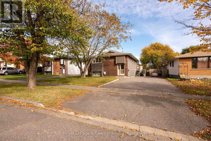 Property Photo:  612 Lanark Crescent  ON P7A 7V6 
