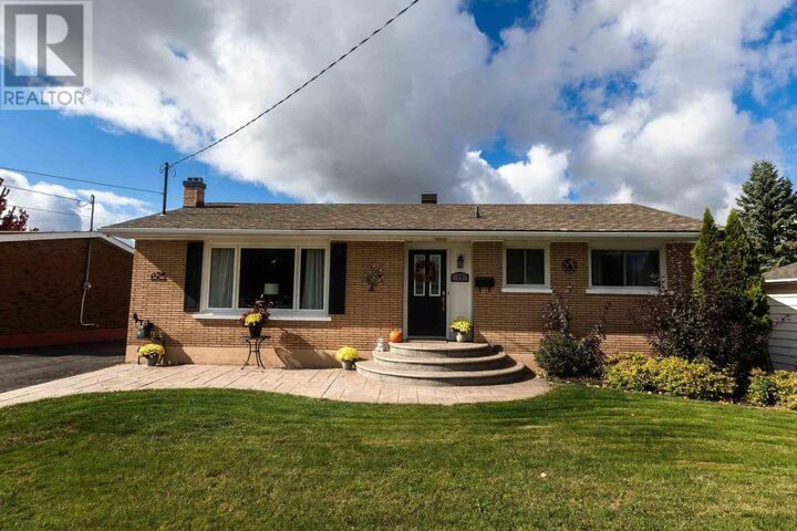 Photo de la propriété:  29 Routledge Ave  ON P6B 2X8 