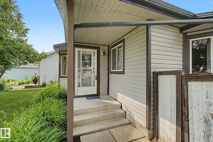 Property Photo:  30 Matthew Road  AB T7X 2R2 