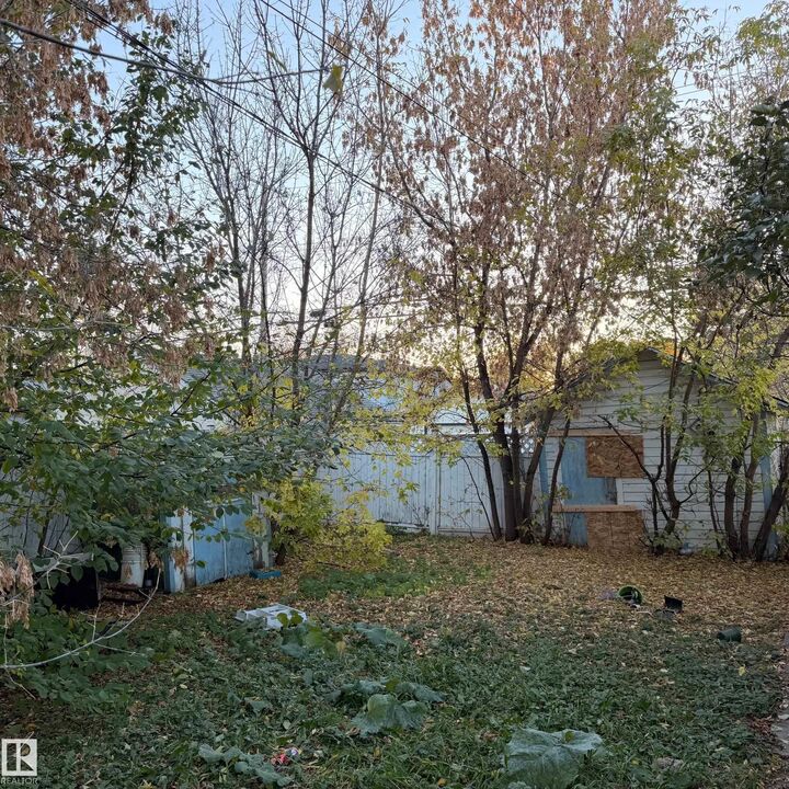 Property Photo:  11312 97 Street NW  AB T5G 1X4 