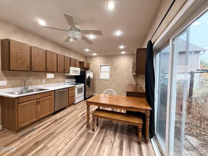 Property Photo:  704 5th Avenue NW  ND 58554 