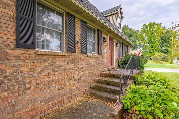 Property Photo: 6800 Sharon Road IN 47630-1933