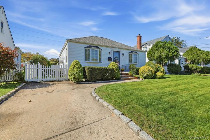 Property Photo: 53 Greenway W NY 11040