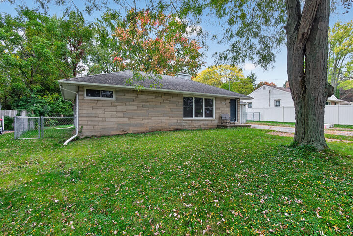 Property Photo:  3306 Spring Arbor Road  MI 49203 