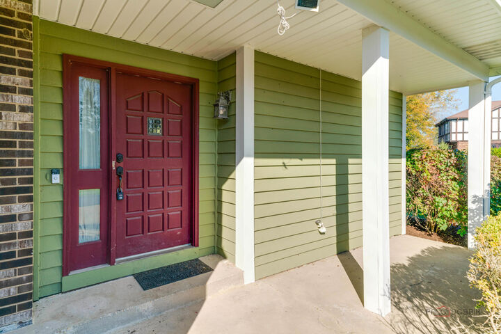 Property Photo: 935 Sunrise Road IL 60048