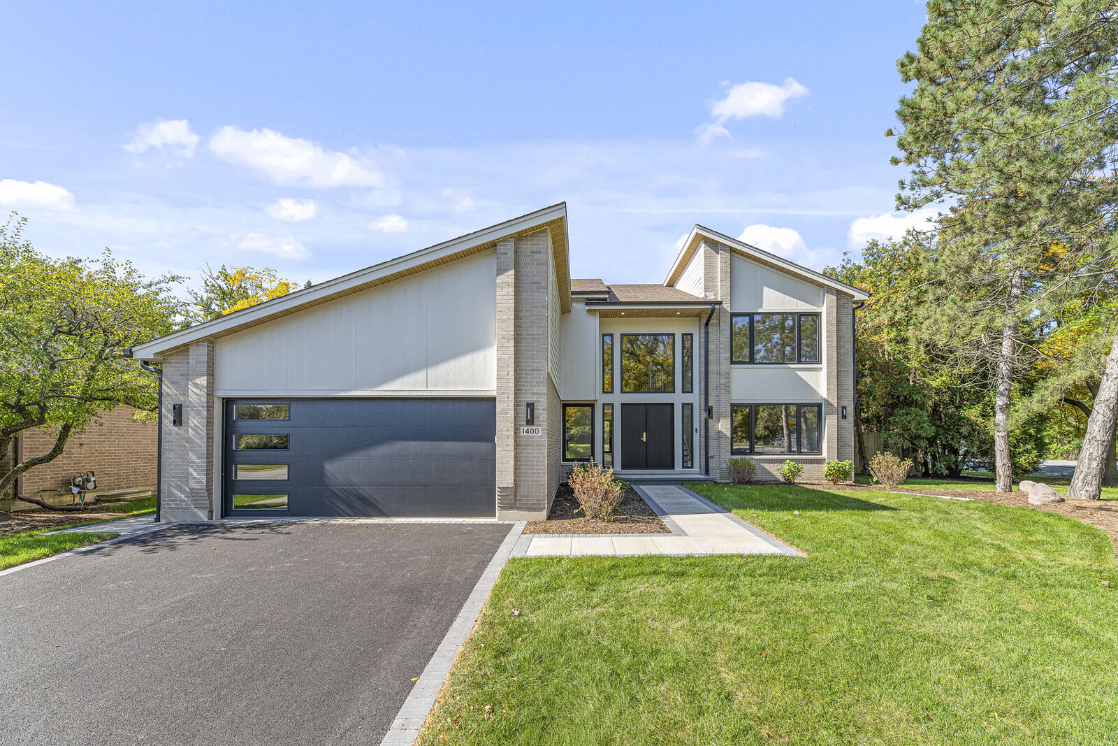 Property Photo:  1400 Kingsport Court  IL 60062 