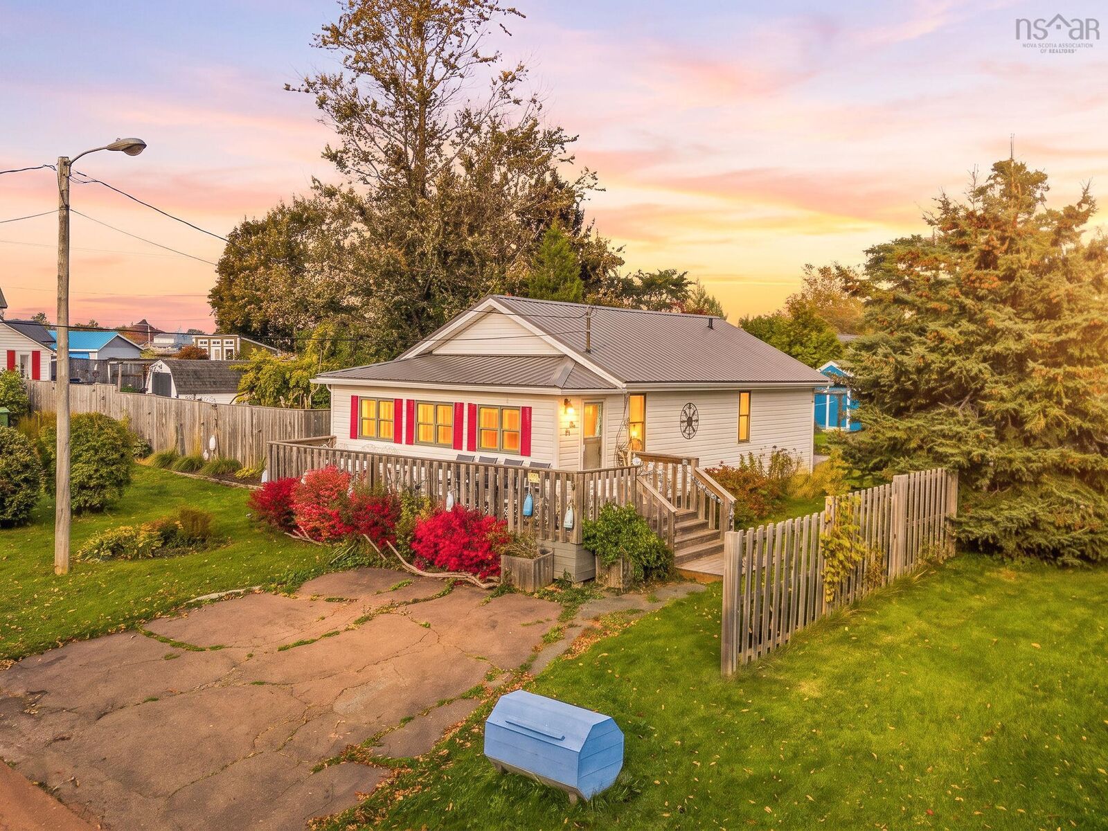 Property Photo:  40 Walton Street  NS B0K 1L0 