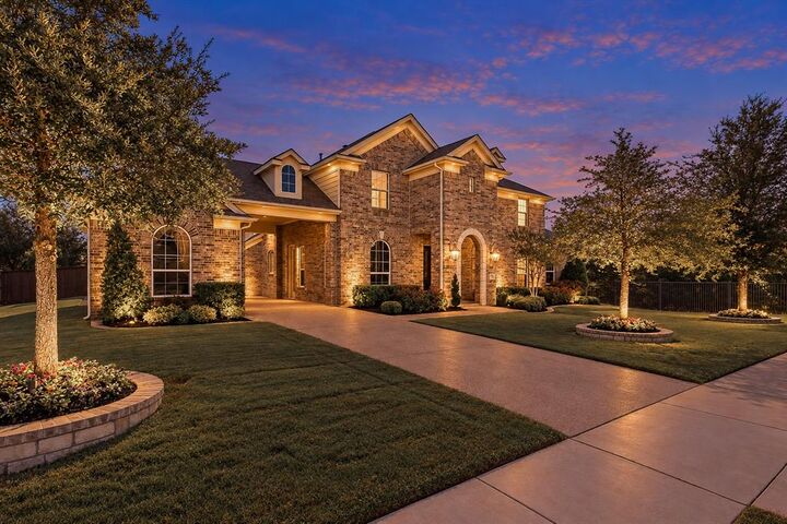 Property Photo: 501 Rawhide Path TX 76248
