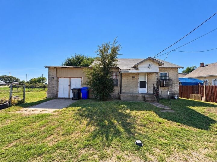 Property Photo: 207 E Church Street TX 76704